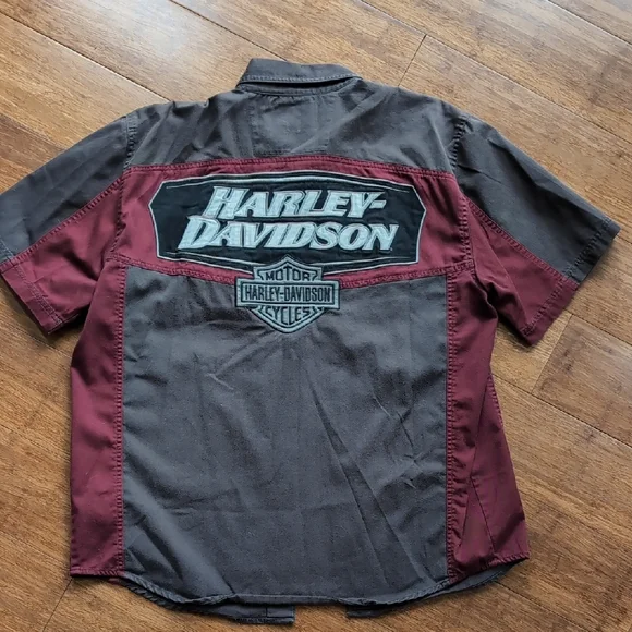 Harley-Davidson Men's Red and Gray Shirt - Picture 9 of 12